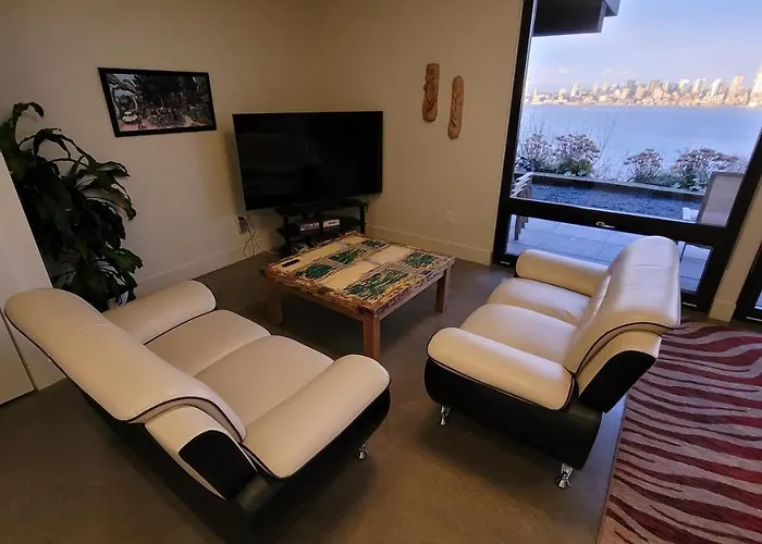 180 Degree, Unobstructed Bluff View!